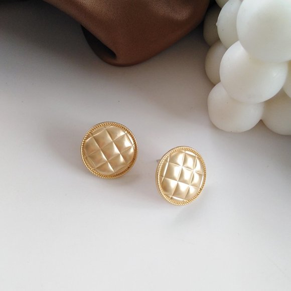 ❤️‍🔥𝕤𝕒𝕝𝕖❤️‍🔥🦋quilted golden earrings - Picture 10 of 13